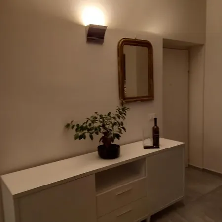 Apartment Home Suite Home - Super Attic Suite -With Free Parking - Zone Iulm & Naba & Navigli - Metro Subway Romolo
