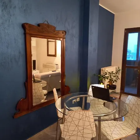 アパート Home Suite Home - Super Attic Suite -With Free Parking - Zone Iulm & Naba & Navigli - Metro Subway Romolo